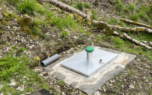 Image d'illustration de Trappe d'accès sur captage / forage 1/4 - Ouvrir en plein écran
