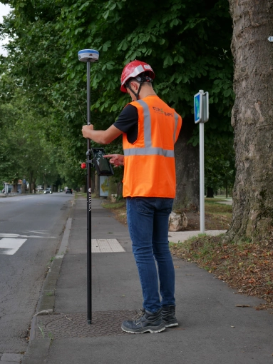 Image d'illustration de Canne GPS pour cartographie de réseaux en classe A 1/5 - Ouvrir en plein écran