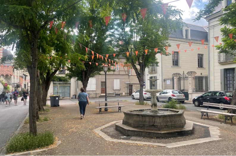 Photo actuelle de la Place Mirabeau - Crédits photo : Commune de Chinon