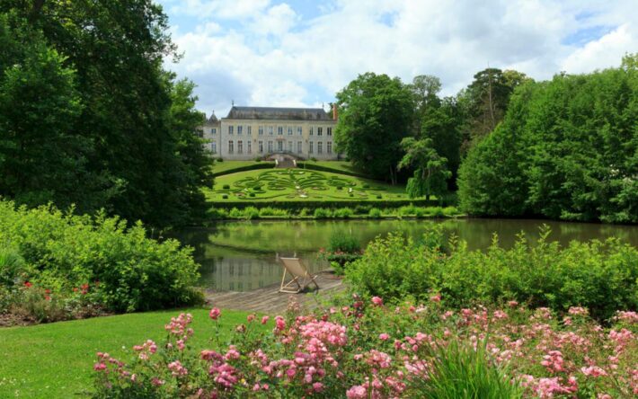 Parc floral de la Source, la roseraie, le miroir d'eau et le château - Crédits photo : Orléans Métropole