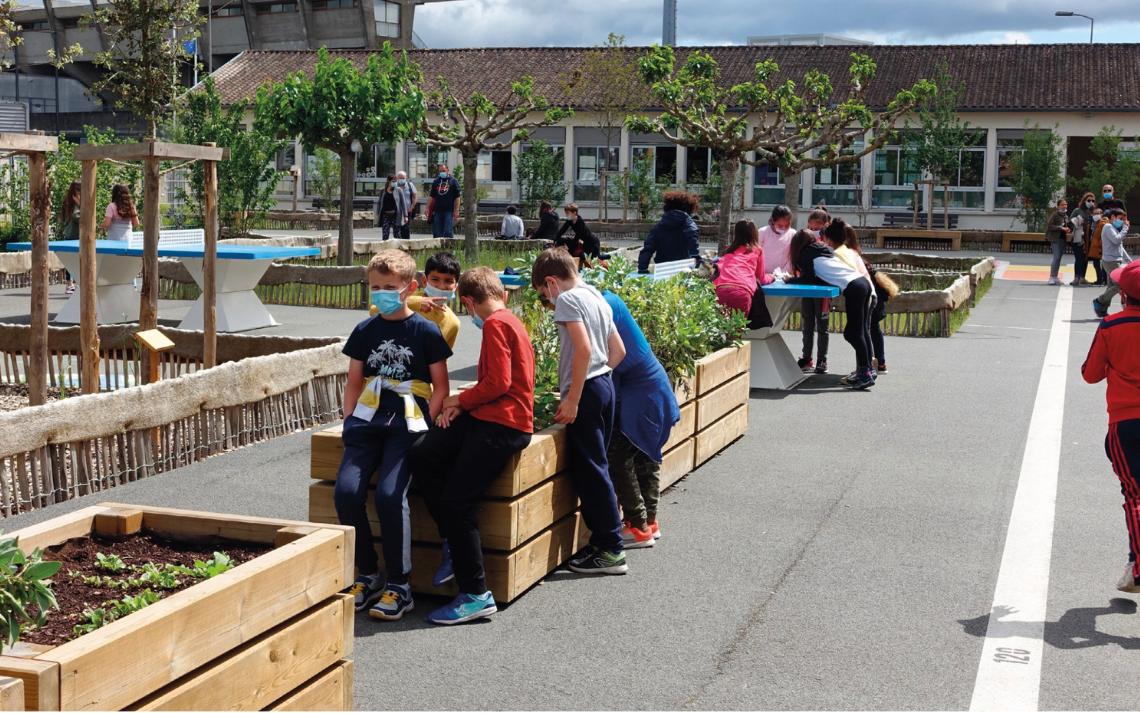 Cours d'école Gisèle Halimi après végétalisation - Crédits photo : Mairie de Libourne