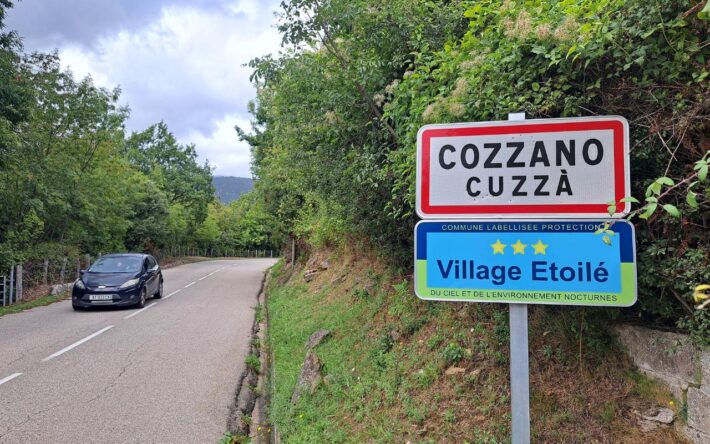 Cozzano, Cuzzà en corse, trois cents habitants, village trois étoiles pour l’observation du ciel et l’exploitation des ressources naturelles. Les montagnes qui entourent la commune constituent un château d’eau qu’il faut préserver - Crédits photo : Banque des Territoires