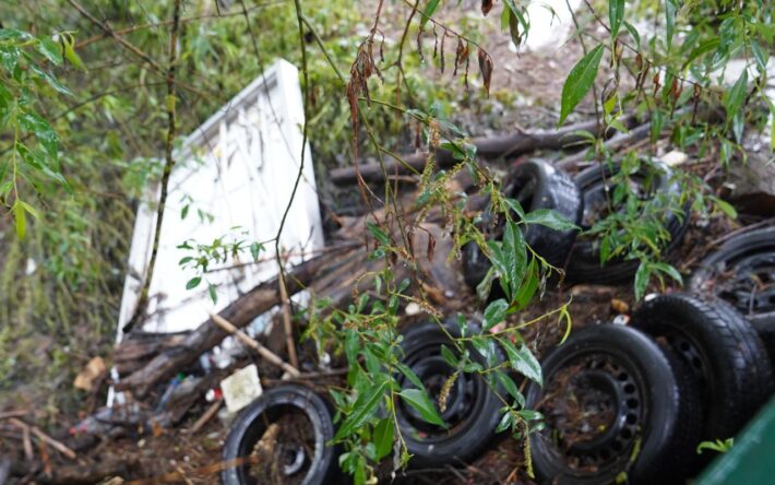 Le Merle n’avait jamais été entretenu, des montagnes de déchets ont été sorties du ruisseau – Crédits photo : Banque des Territoires