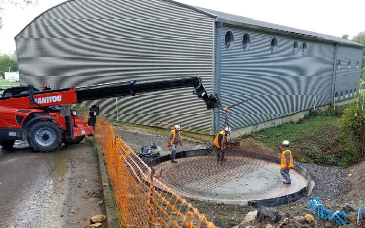 Travaux de construction des fondations en béton de la cuve extérieure - Crédits photo : Sogea