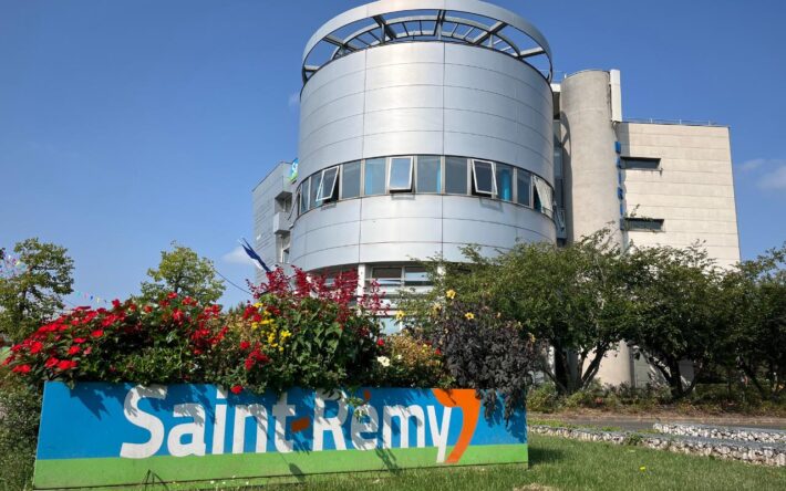 Le récupérateur d’eau, d’une capacité de 100 m3, est utilisé sur le Centre technique de Saint-Rémy depuis février 2024 - Crédits photo : Banque des Territoires