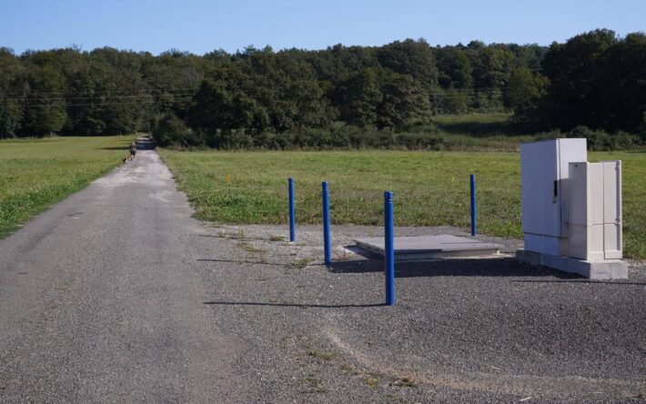 La station de pompage installée à la sortie du village de Longevelle-sur-Doubs a une capacité de 10 m3/h - Crédits photo : Banque des Territoires