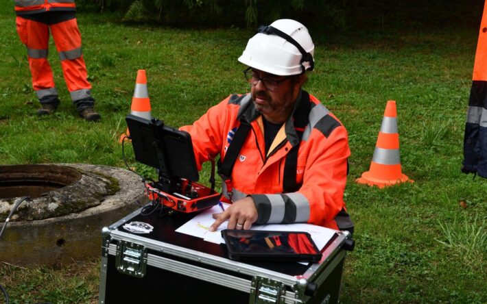 L’utilisation d’un drone permet d’analyser l’état de la canalisation et de zoomer sur des points précis à distance - Crédits photo : Banque des Territoires