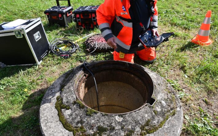 Grâce à l’utilisation de drones, la sécurité des opérateurs est garanties puisqu’ils n’ont plus à descendre dans les canalisations pour les étudier - Crédits photo : Banque des Territoires