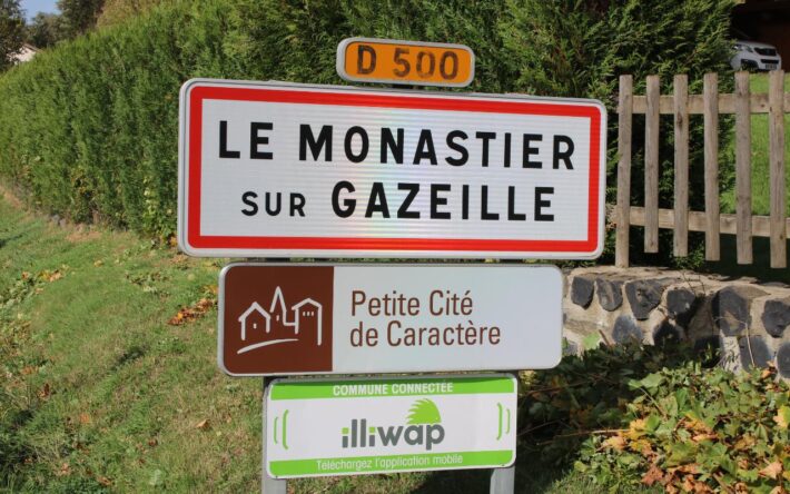 Panneau d'entrée Monastier-sur-Gazeille - Crédits photo : Banque des Territoires