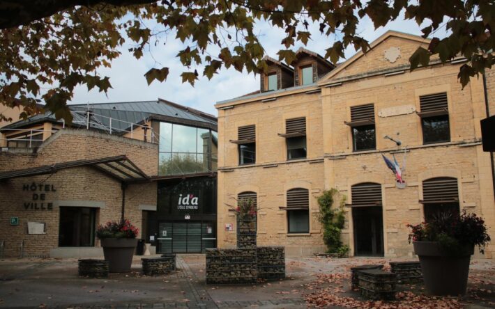 Hôtel de Ville de L’Isle d’Abeau, où se trouve le siège de la Communauté d’Agglomération Porte de l’Isère (CAPI) - Crédits photo : Banque des Territoires