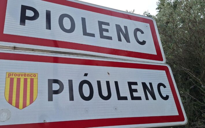 Panneau d'entrée de la commune de Piolenc - Crédits photo : Banque des Territoires