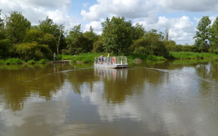 Le marais de l’île est un espace naturel emblématique de la commune de Pont-Saint-Martin, accessible en saison par un bateau à chaine - Crédits photo : Mairie de Pont-Saint-Martin