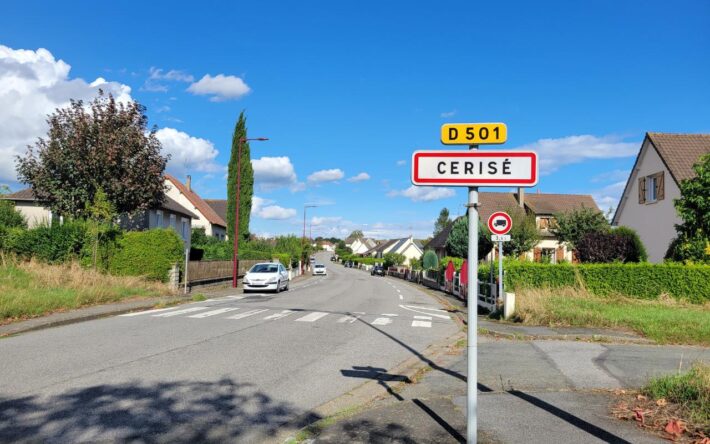 Panneau d’entrée de Cerisé, agglomération de la CUA - Crédits photo : Banque des Territoires