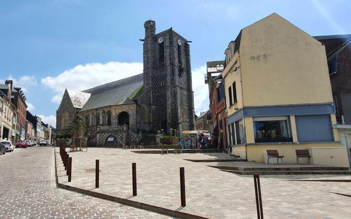 Le projet a consisté à imperméabiliser les structures de voiries et d’espaces publics du front de mer et du centre afin d’éviter l’infiltration des eaux pluviales qui dégradent le sous-sol calcaire - Crédits photo : SMBS-GLP