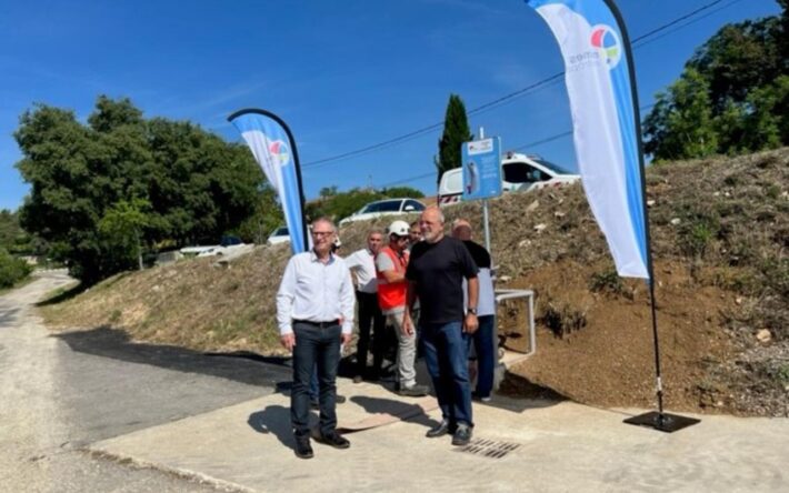 Mise en service de la borne monétique de puisage Cabrières – Crédits photo : Nîmes Métropole