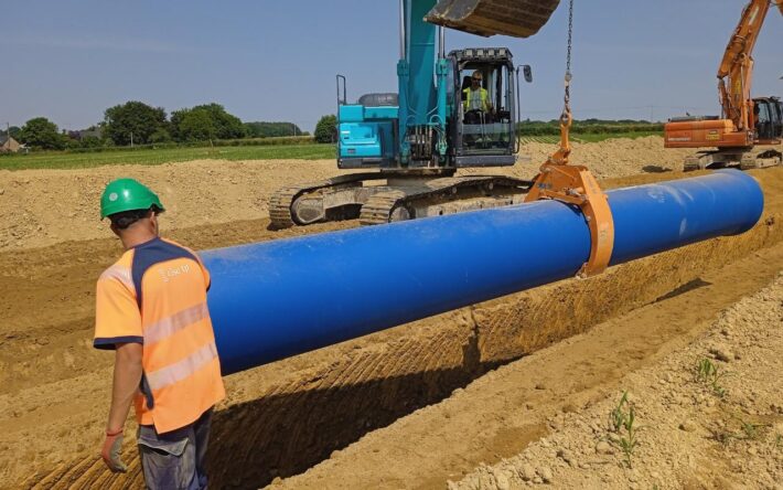 Travaux d’installation de l’aqueduc Vilaine Atlantique – Crédits photo : SMG Eau 35