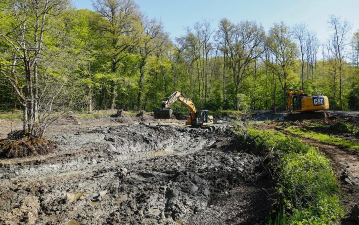 Phase d'excavation pour extraire la vase accumulée - Crédits photo : Commune de Valleroy