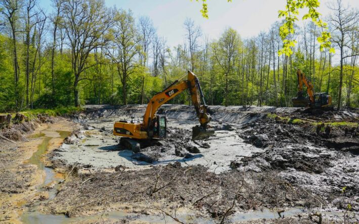 Phase d'excavation pour extraire la vase accumulée - Crédits photo : Commune de Valleroy