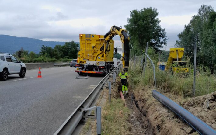 Terrassement à l’aspiratrice le long de la RN20 - Crédits photo : SMDEA 09
