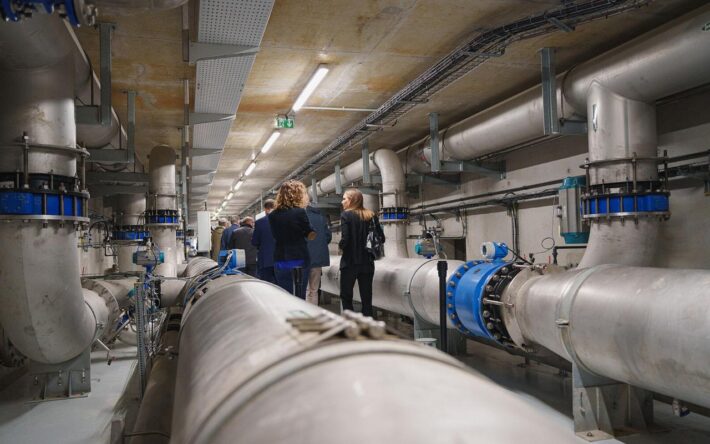 La nouvelle usine d’eau potable est capable de traiter 37 000 m3 par jour, dont 11 000 m3 alloués au syndicat départemental au titre de la solidarité (secteurs hors agglomération) – Crédits photo : Jeremy Descatoires