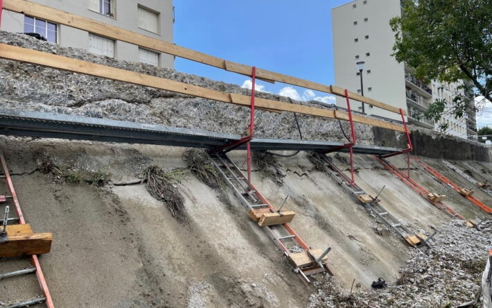 Découverte d'une fissure profonde sur le perré du quai Pompadour à Choisy-le-Roi - Crédits photos : Département du Val-de-Marne