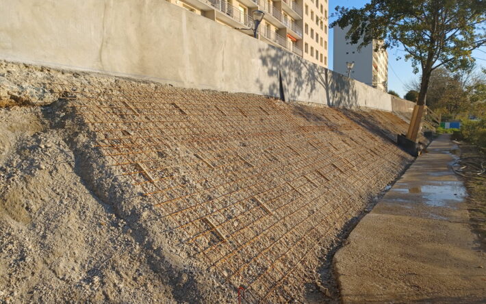 Reconstruction du perré du quai Pompadour à Choisy-le-Roi et pose d’un treillis soudé - Crédits photos : Département du Val-de-Marne