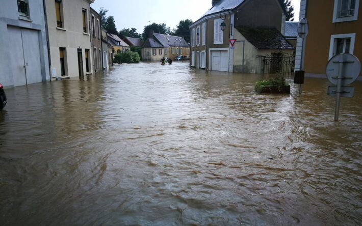 En juin 2018, l’eau est montée de 1,40 m en une heure dans le bourg de Souligné-sous-Ballon - Crédits photo : David Chollet