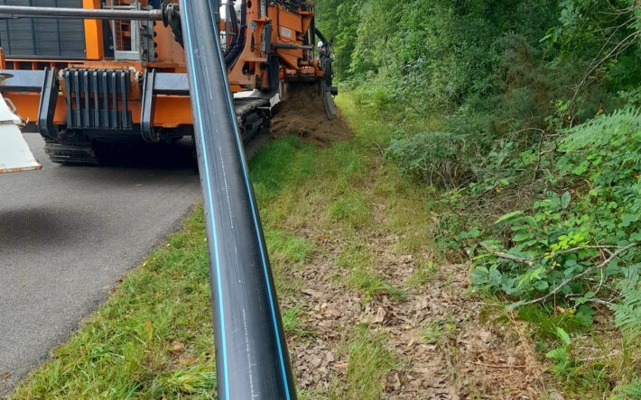 Un an après l’épisode de sécheresse, à l’été 2023, un raccordement au réseau d’eau de la commune voisine a été posé - Crédits photo : Banque des Territoires