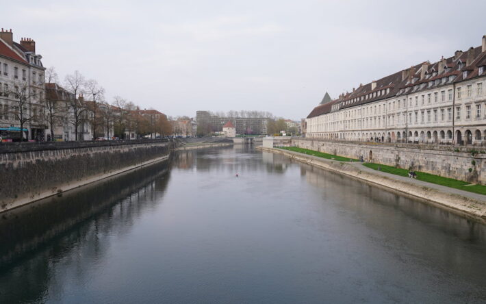 La ville de Besançon se distingue depuis plusieurs années par ses engagements environnementaux et particulièrement en matière de gestion des eaux pluviales - Crédits photo : Banque des Territoires