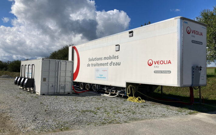 L'unité de traitement mobile fournie par Véolia pour 6 mois d’expérimentation de réutilisation des eaux usées - Crédits photo : Loudéac Communauté