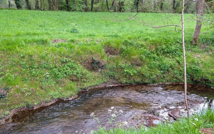 Le réseau complémentaire départemental (RCD) bien s’ajouter au Réseau de contrôle de surveillance (RCS) existant pour contrôler la qualité des cours d’eau, ici la Vézère - Crédit photo : Banque des Territoires