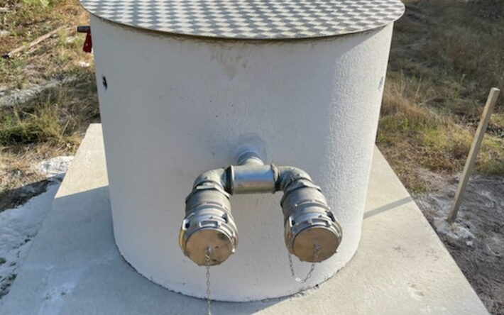 Creusé à 16 m de profondeur, le forage est doté d'une pompe immergée capable de délivrer un débit d'eau non potable de 1000 litres/minute - Crédit photo : Banque des Territoires