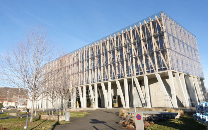 L’hôtel de région de Clermont-Ferrand, où sont situés les bureaux du PTGE Allier aval - Crédits photo : Banque des Territoires