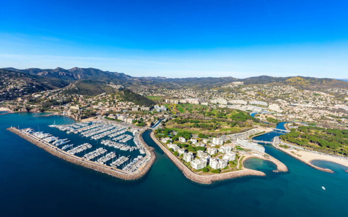 Vue d’ensemble de Mandelieu La Napoule - Crédits photo : Ville de Mandelieu La Napoule