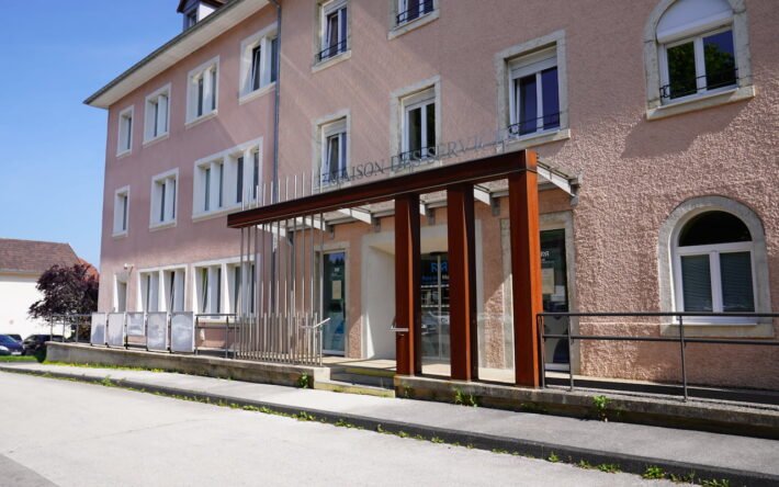 La Communauté des Communes du Pays de Maîche (CCPM) est située dans le département du Doubs, en Bourgogne Franche-Comté, à la frontière suisse. Elle est issue au 1er janvier 2010 de la fusion de la communauté de communes du Plateau Maîchois et du Groupement Intercommunal entre Dessoubre et Doubs et regroupe 42 communes. Crédit photo : Banque des Territoires