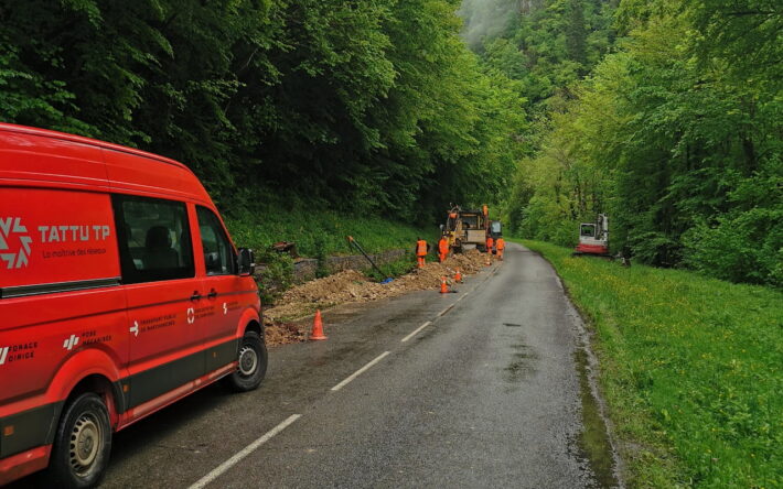 L’utilisation de canalisations de fonte ZMU a permis de réutiliser les matériaux extraits des tranchées - 300 allers et retours de semi-remorques ont ainsi été évités. Crédit photo : CCPM