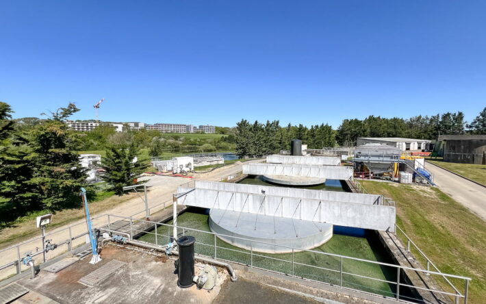 Le projet de restructuration de la station des Salettes à Pornic, dont les bâtiments les plus anciens datent de 1974, permettra d’atteindre une capacité hydraulique de 24 000 m3/jour à partir de fin 2026 - Crédits photo : Pornic Agglo Pays de Retz