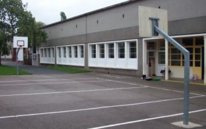 Les écoles ont également dû fermer quelques jours avant le rétablissement de l’eau pour alimenter les toilettes. Crédit photo : Ville de Samer