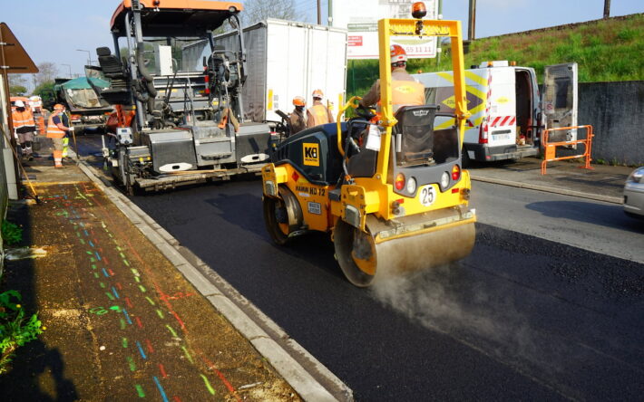 Finalisation des travaux de renforcement de la canalisation Route d’Égly à Arpajon en 2021. Crédit photo : Eau Cœur d’Essonne