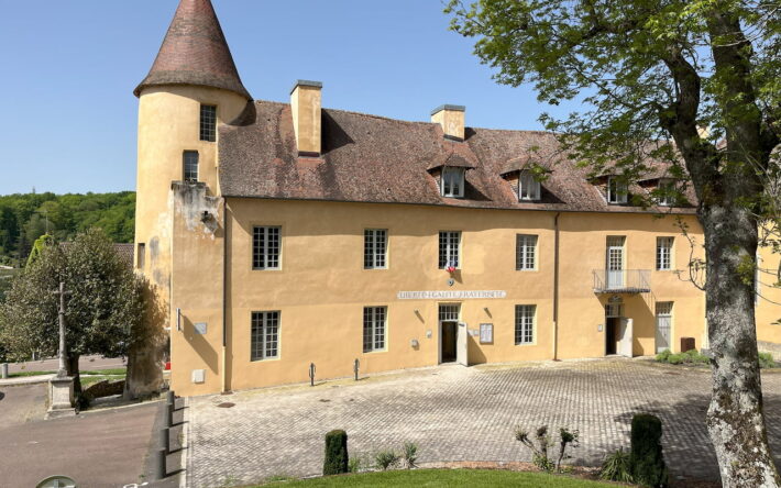 Hôtel de ville de Saint-Sornin-du-Bois. Crédit photo : Claire Pourprix