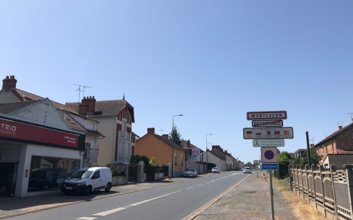 Le panneau d’entrée dans la ville de Montluçon - Crédits photo : Banque des Territoires
