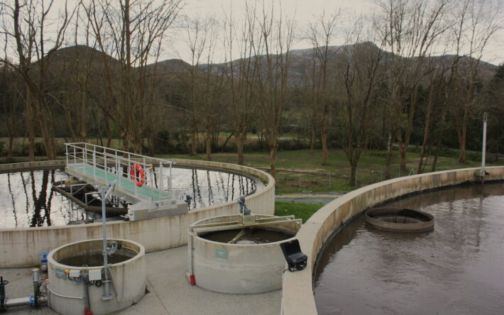 Un bassin biologique et un clarificateur - Crédit photo : Banque des Territoires