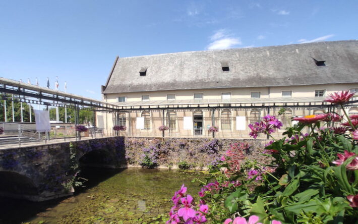 La communauté de communes du Pays fléchois regroupe 14 communes, sur un bassin de près de 27000 habitants (2021). La commission GEMAPI (Gestion des milieux aquatiques et prévention des inondations) gère 250 km de cours d’eau sur le Pays fléchois - Crédits photo : Banque des Territoires