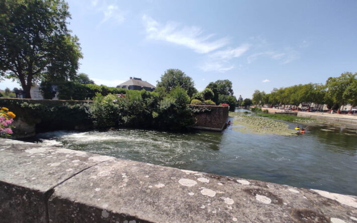 Affluent de la Sarthe, le Loir traverse la ville de La Flèche d’est en ouest. Les aménagements réali-sés sur le Cherruau et à Mareil-sur-Loir sont inscrits dans le programme d’actions du contrat territo-rial eau Loir aval 2022-2024  - Crédits photo : Banque des Territoires
