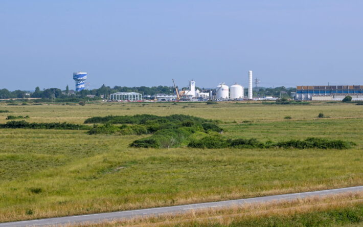 Les besoins en eaux des industries du territoire s’élèvent à environ 5 millions de m³/an dont 3 mil-lions de m³ /an pour la raffinerie TotalÉnergies, 2025 - Crédits photo : Banque des Territoires