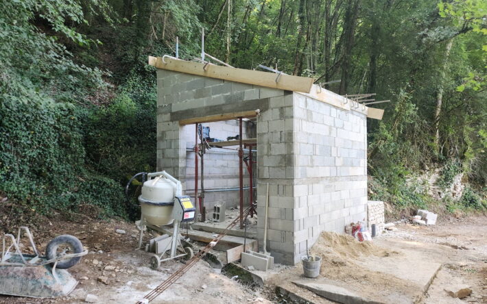 L’usine de traitement de la turbidité a été installée dans un local de 12 m². - Crédit photo : Communauté de Communes Ouche et Montagne