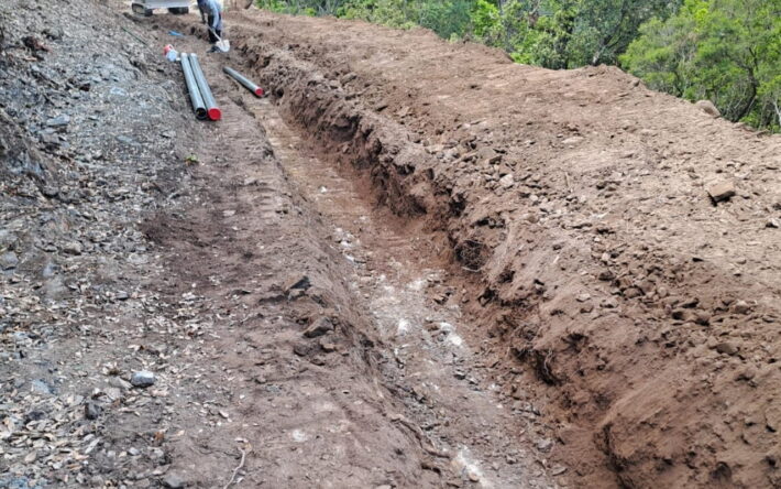 Les travaux ont porté sur la conduite de distribution du village et la pose de compteurs. Une nouvelle phase vers les hameaux est en cours. - Crédits photo : Banque des Territoires