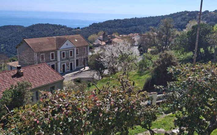 Solaro, une commune au territoire vaste, plus de 9000 hectares : un village avec vue sur la mer, des hameaux, et un littoral. - Crédits photo : Banque des Territoires
