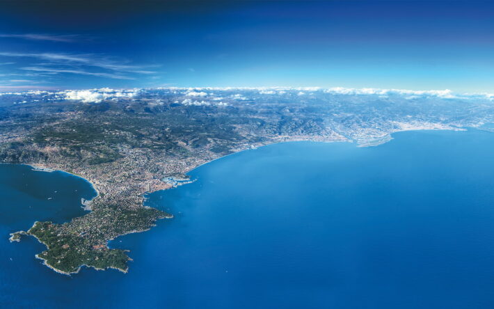 Le territoire de la Communauté d’Agglomération Sophia Antipolis (CASA), dans le département des Alpes Maritimes, se répartit des pré-Alpes au littoral méditerranéen.
Il rencontre des problématiques liées à la sécheresse et à une consommation excessive de l’eau en période estivale - Crédit photo : Banque des Territoires