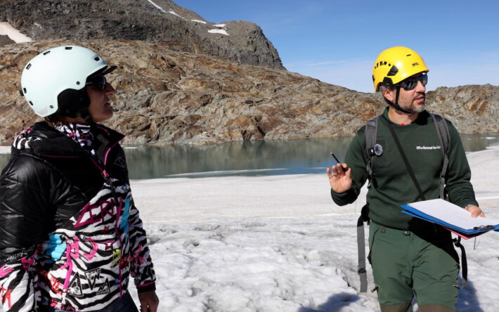 Martine Blanc, maire de Pralognan-la-Vanoise, en visite de chantier avec l’ONF-RTM. - Crédit photo : IRMA/ S. Gominet